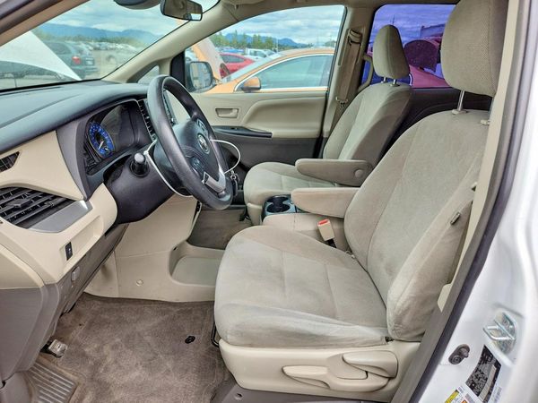 2018 TOYOTA SIENNA L