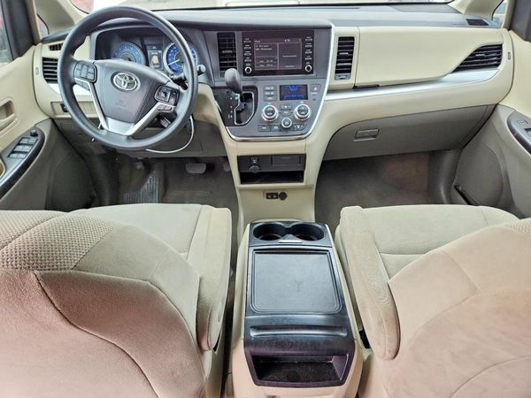 2018 TOYOTA SIENNA L