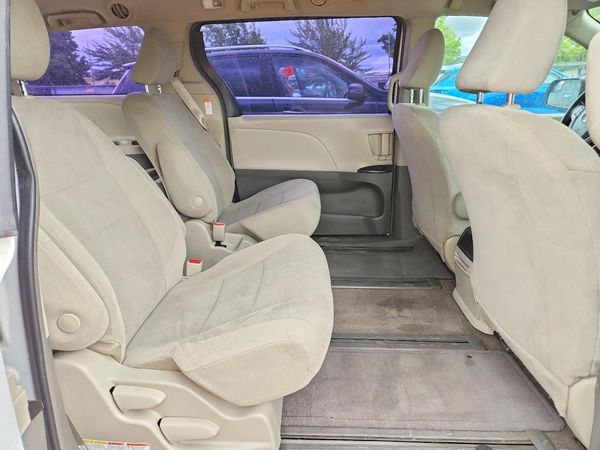 2018 TOYOTA SIENNA L