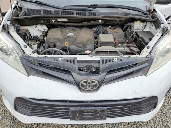 2018 TOYOTA SIENNA L