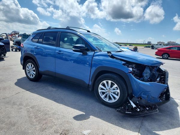 2026 TOYOTA COROLLA CROSS LE