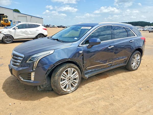 2018 CADILLAC XT5 Premium Luxury — Front 3/4