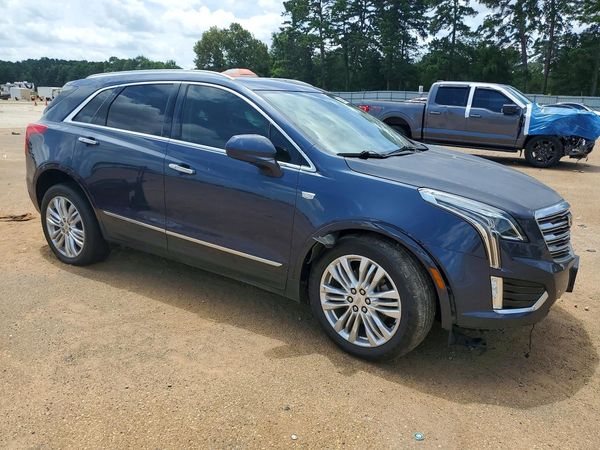 2018 CADILLAC XT5 Premium Luxury — Passenger 3/4