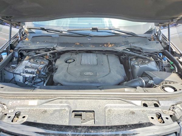 2017 LAND ROVER DISCOVERY HSE Luxury — Engine bay