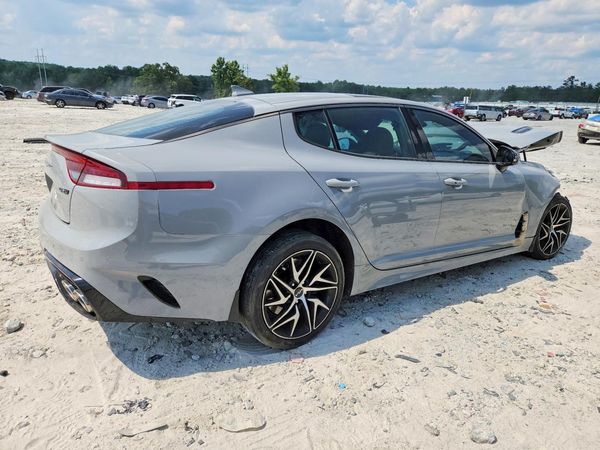 2022 KIA STINGER