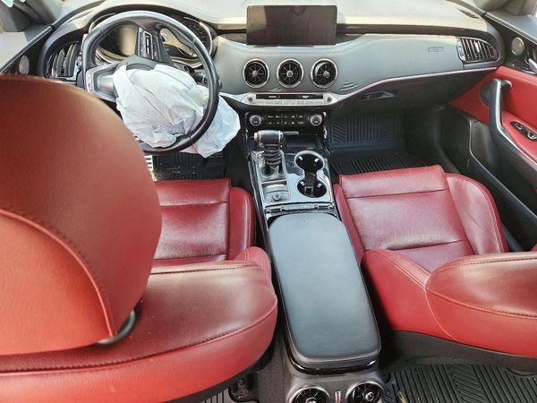 2022 KIA STINGER