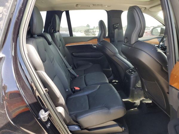 2023 VOLVO XC90