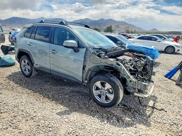 2022 TOYOTA RAV4 XLE