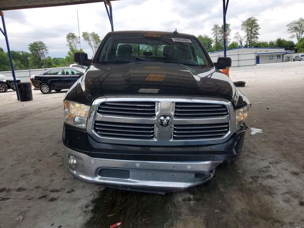 2017 RAM 1500 SLT