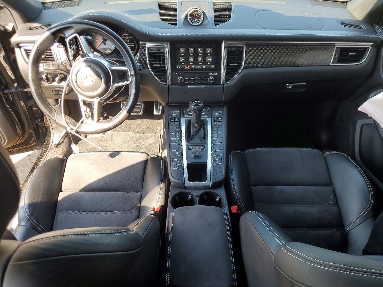 2017 PORSCHE MACAN