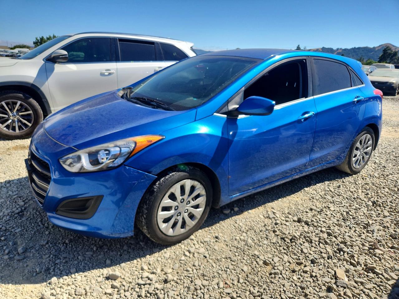 2017 HYUNDAI ELANTRA — Front 3/4