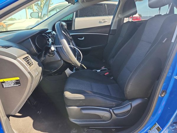 2017 HYUNDAI ELANTRA — DENT