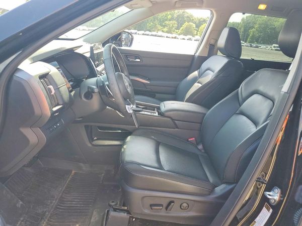 2024 NISSAN PATHFINDER SL