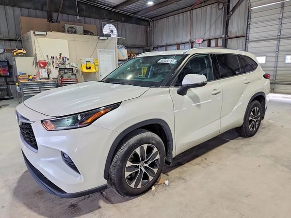 2021 TOYOTA HIGHLANDER XLE