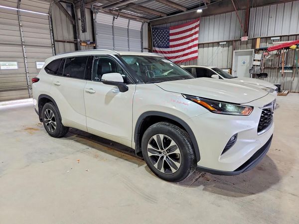2021 TOYOTA HIGHLANDER XLE