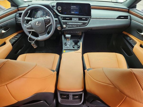 2025 LEXUS ES 300H