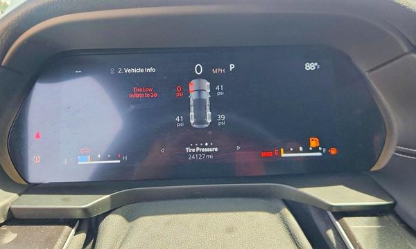2023 JEEP GRAND CHEROKEE LAREDO 4X4