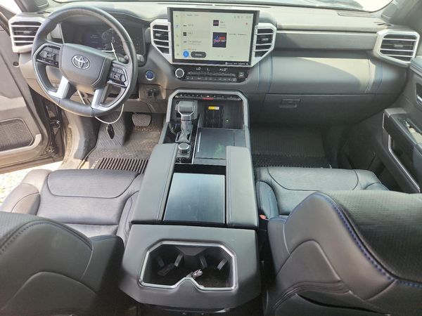 2023 TOYOTA TUNDRA Platinum