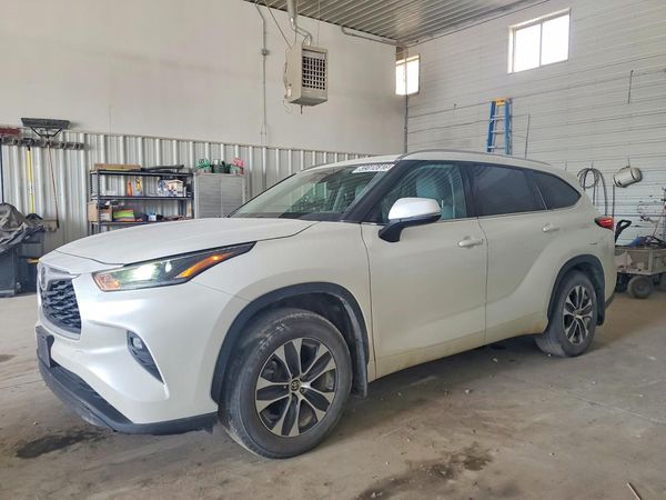 2021 TOYOTA HIGHLANDER XLE