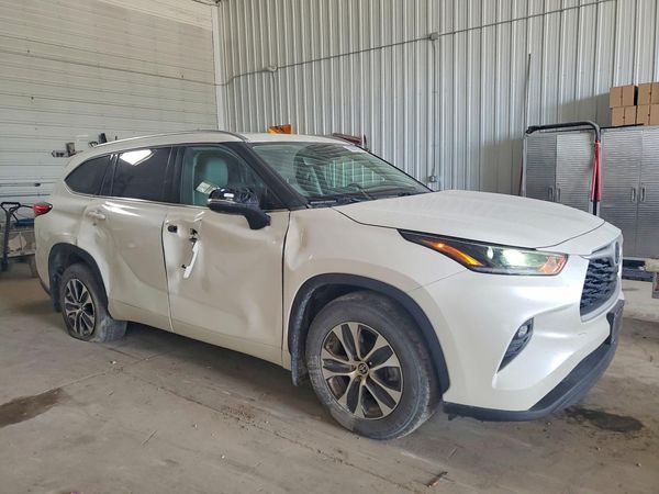 2021 TOYOTA HIGHLANDER XLE