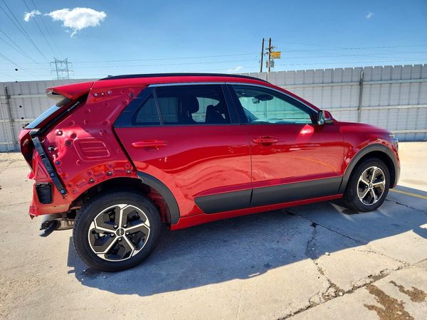 2023 KIA NIRO EX