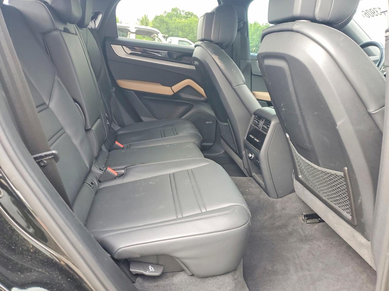 2024 PORSCHE CAYENNE