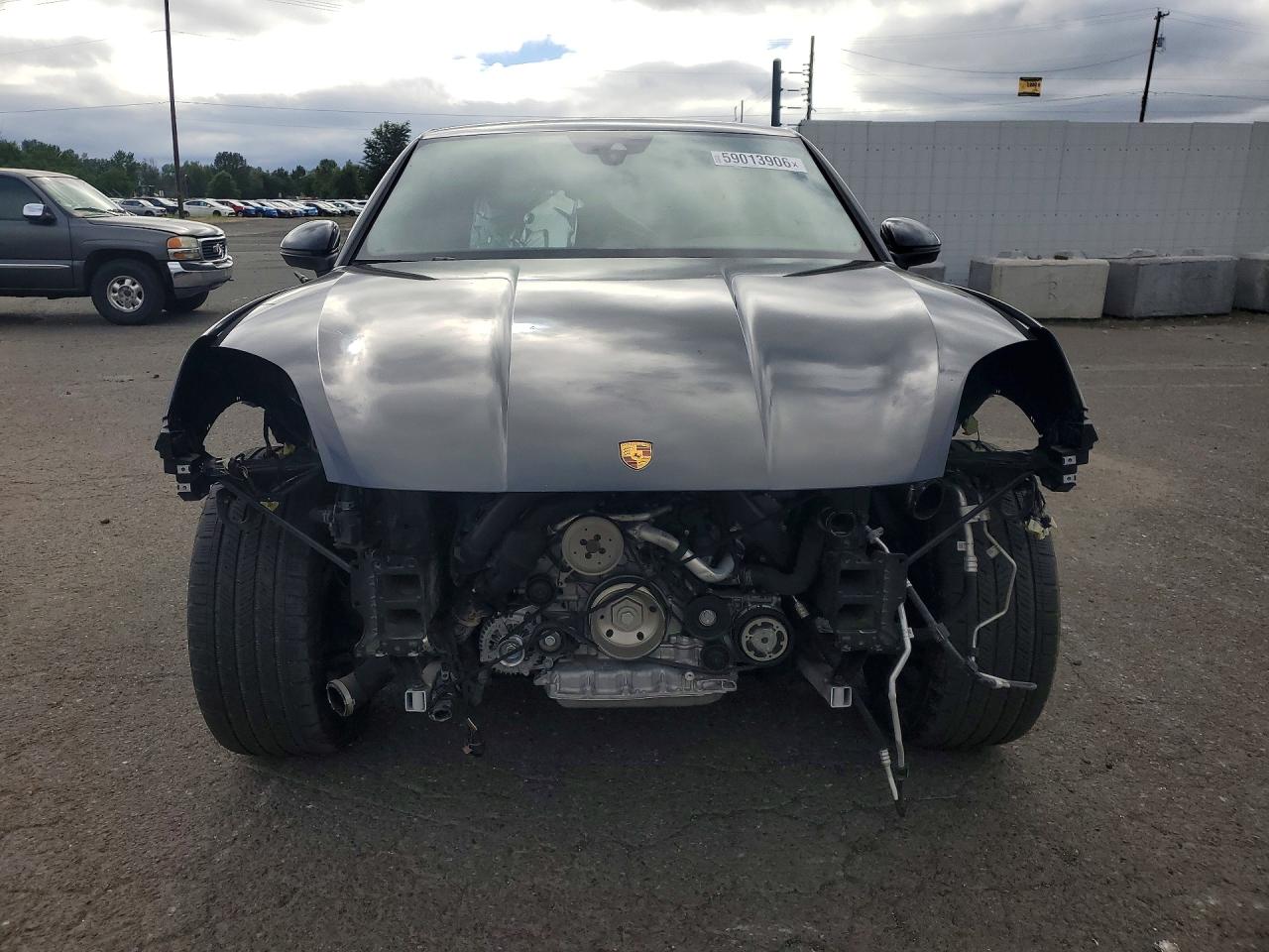 2024 PORSCHE CAYENNE