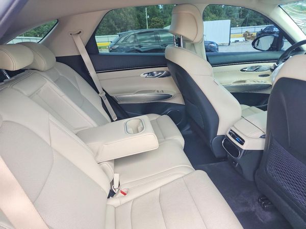2023 GENESIS GV70