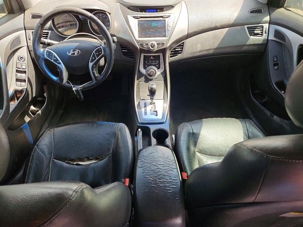 2012 HYUNDAI ELANTRA