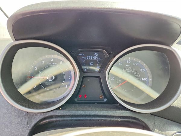 2012 HYUNDAI ELANTRA