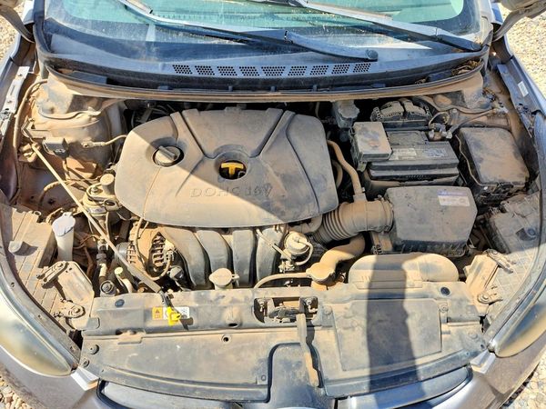 2012 HYUNDAI ELANTRA