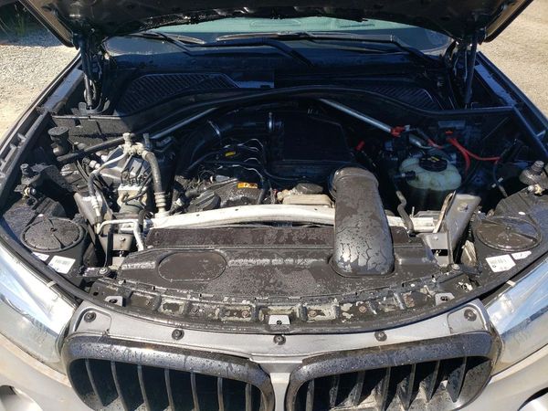 2017 BMW X5 sDrive35i — Engine bay