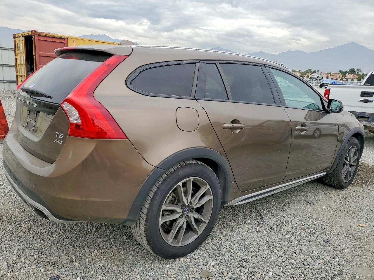 2018 VOLVO V60 CROSS COUNTRY Premier