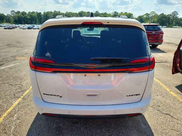 2024 CHRYSLER PACIFICA Limited