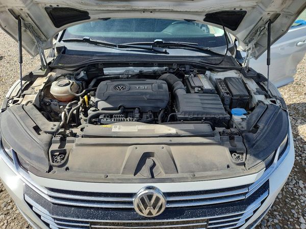 2019 VOLKSWAGEN ARTEON 4Motion SEL — Engine bay