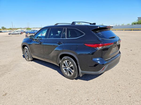 2022 TOYOTA HIGHLANDER XLE