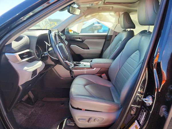 2022 TOYOTA HIGHLANDER XLE