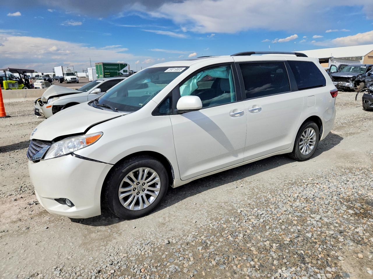 2017 TOYOTA SIENNA