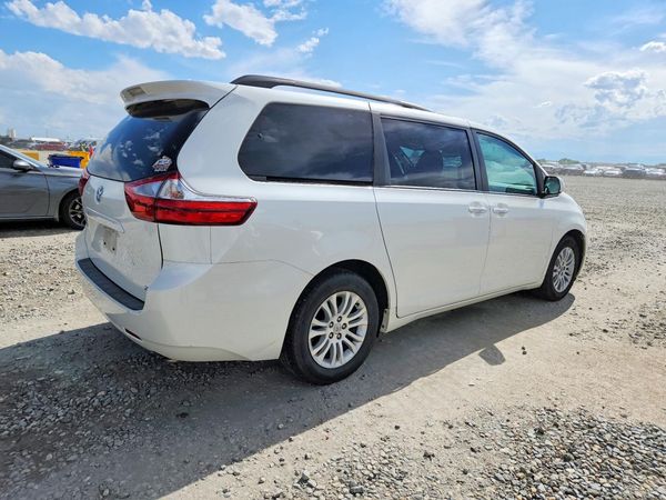 2017 TOYOTA SIENNA