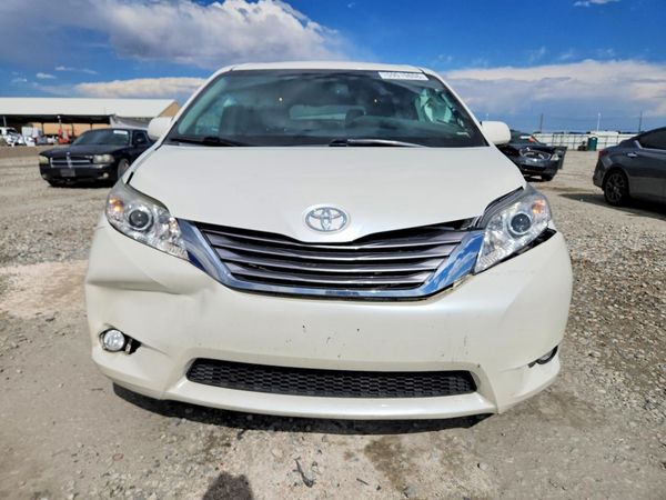 2017 TOYOTA SIENNA