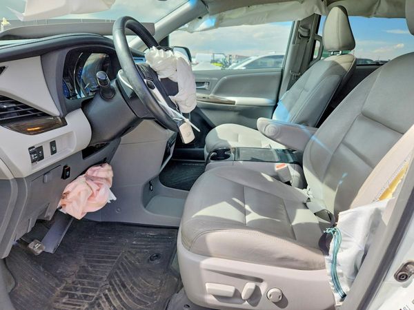 2017 TOYOTA SIENNA