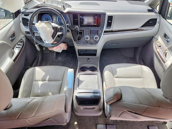 2017 TOYOTA SIENNA