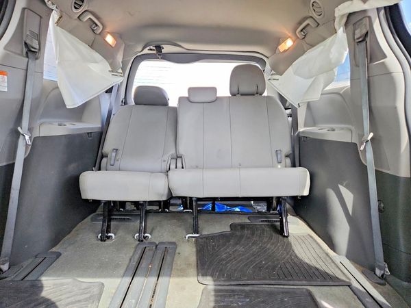 2017 TOYOTA SIENNA