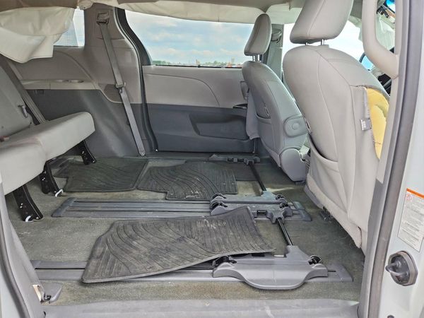 2017 TOYOTA SIENNA