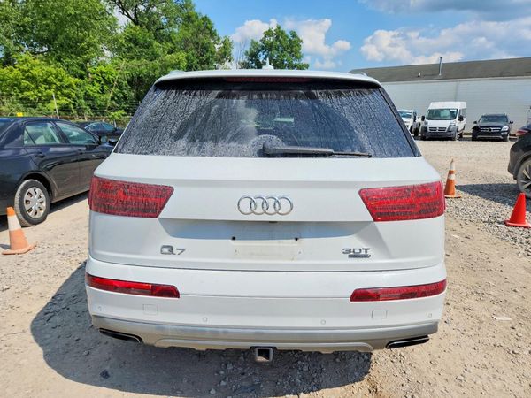 2017 AUDI Q7 quattro Premium Plus