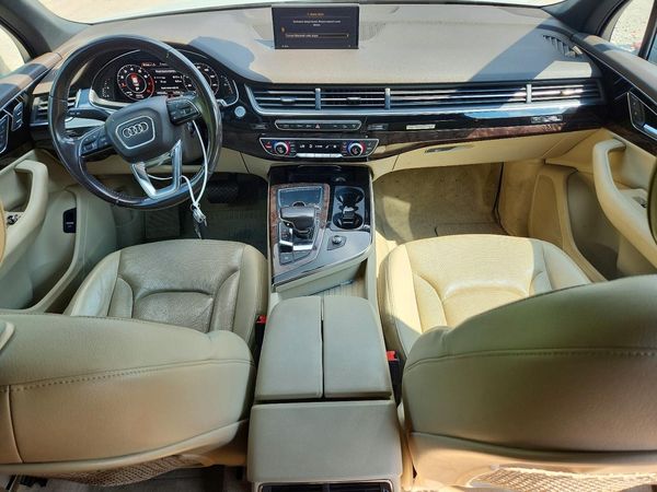 2017 AUDI Q7 quattro Premium Plus