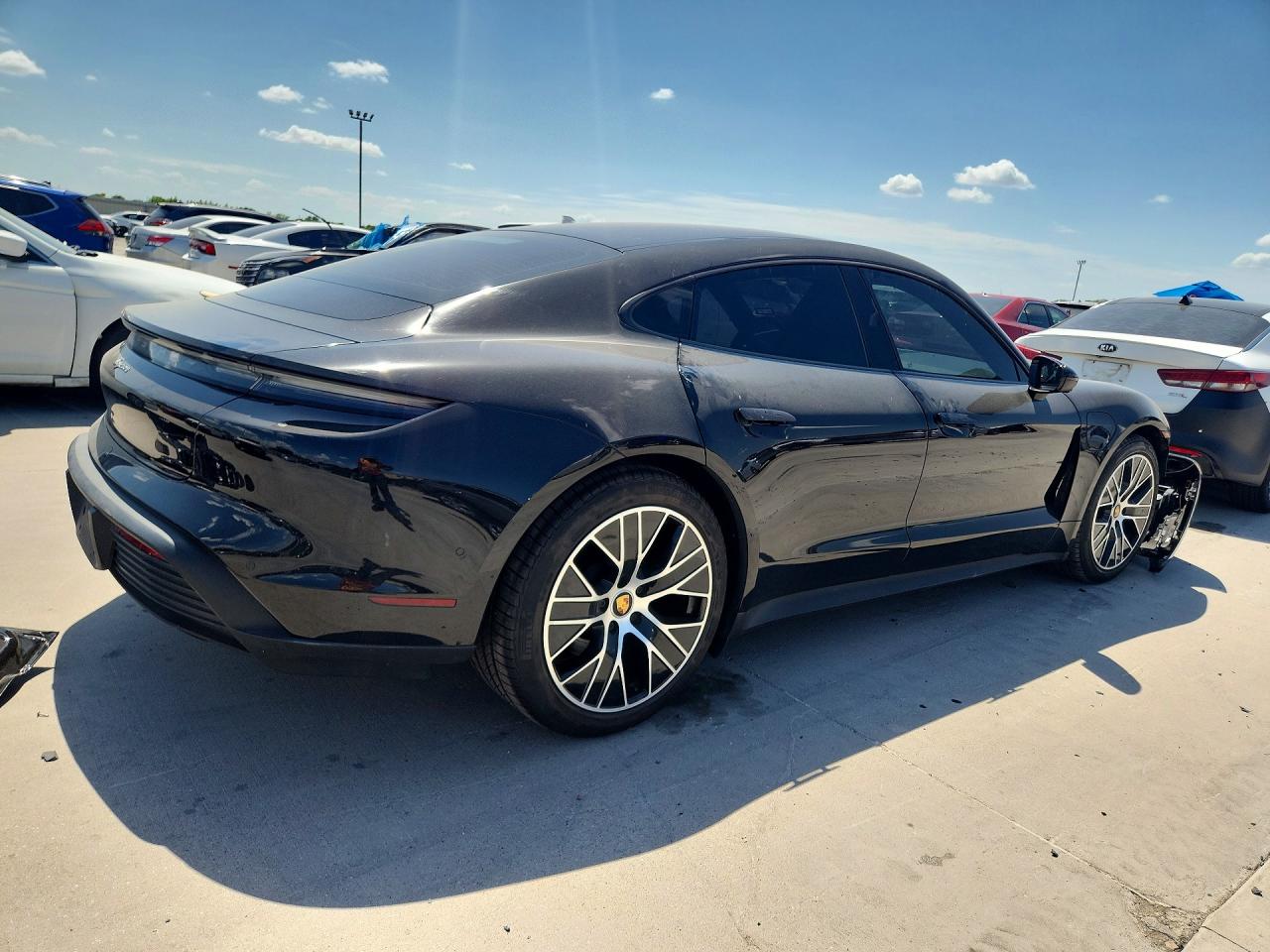 2022 PORSCHE TAYCAN