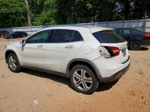 2015 MERCEDES-BENZ GLA