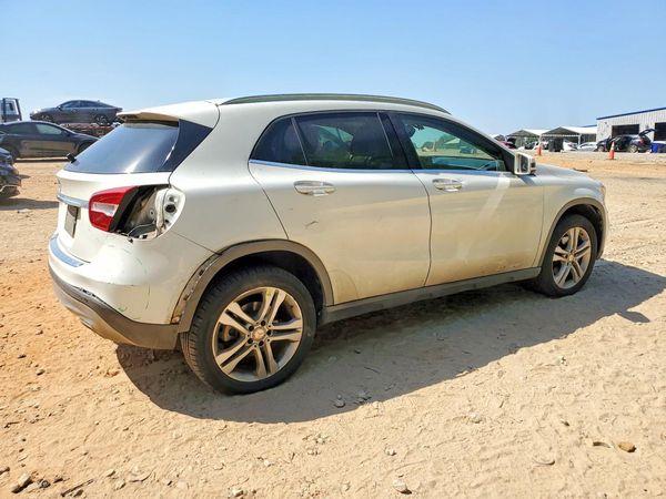 2015 MERCEDES-BENZ GLA