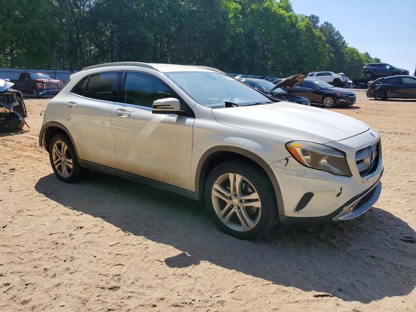 2015 MERCEDES-BENZ GLA